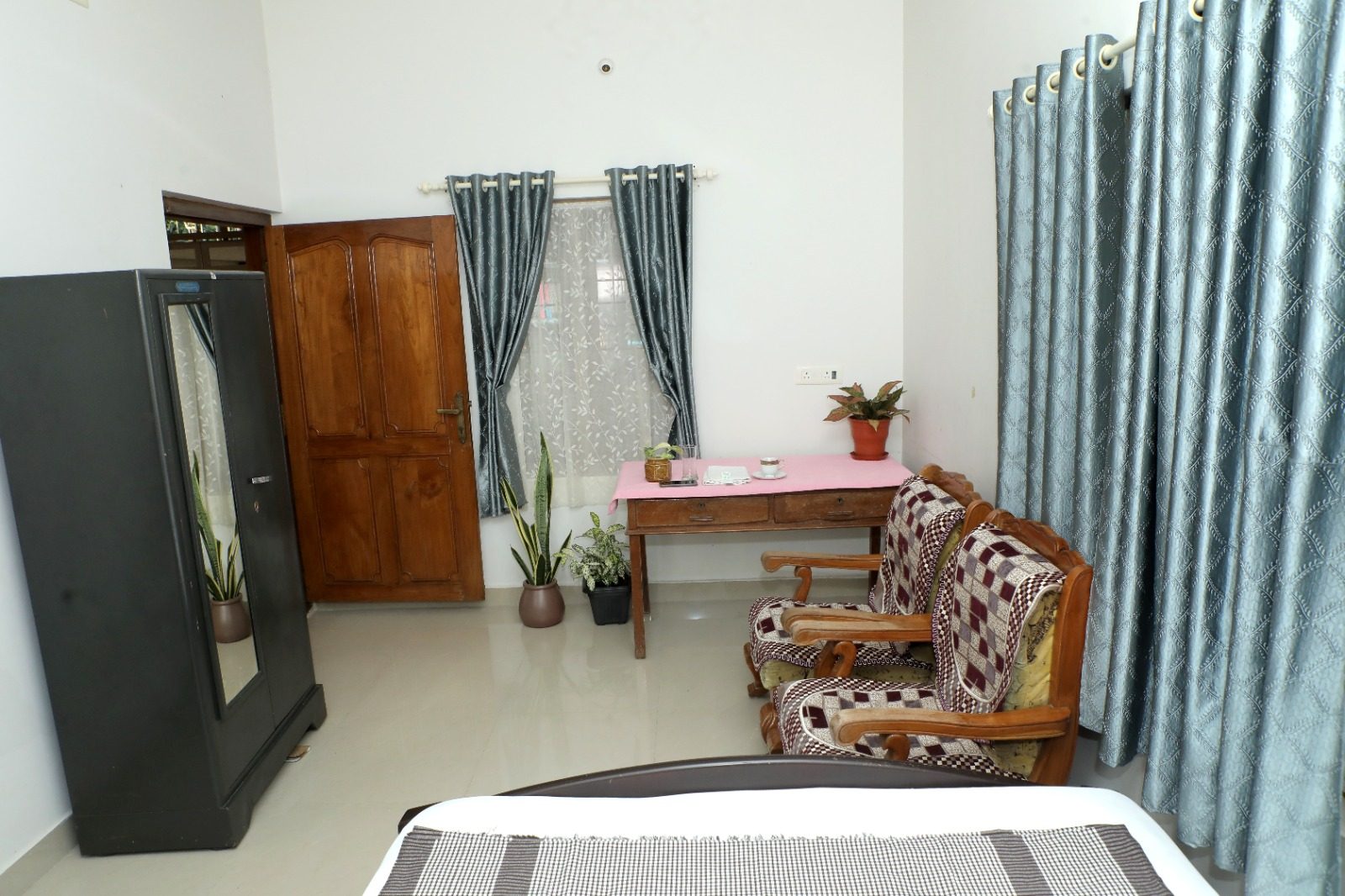 Deluxe AC Bedroom for 2 Adults & 1 Kid. Extra Bed available upon request
